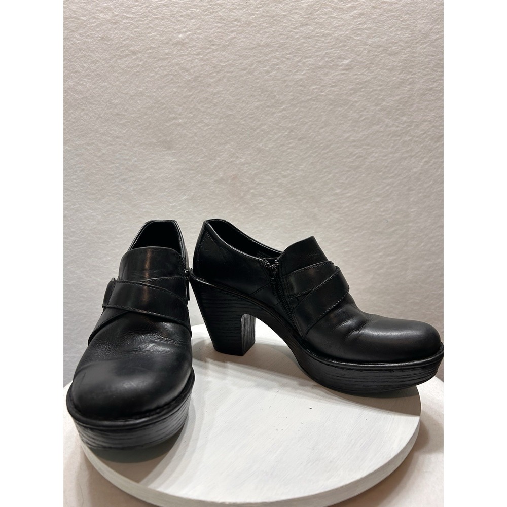 Born Women's Size 8.5 M‎ Black Leather Zip Ankle Harness Bootie